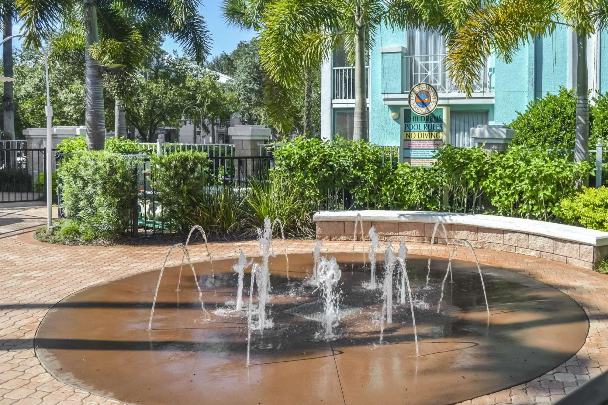 Hilton Vacation Club Cypress Pointe Orlando Hotel Exterior photo