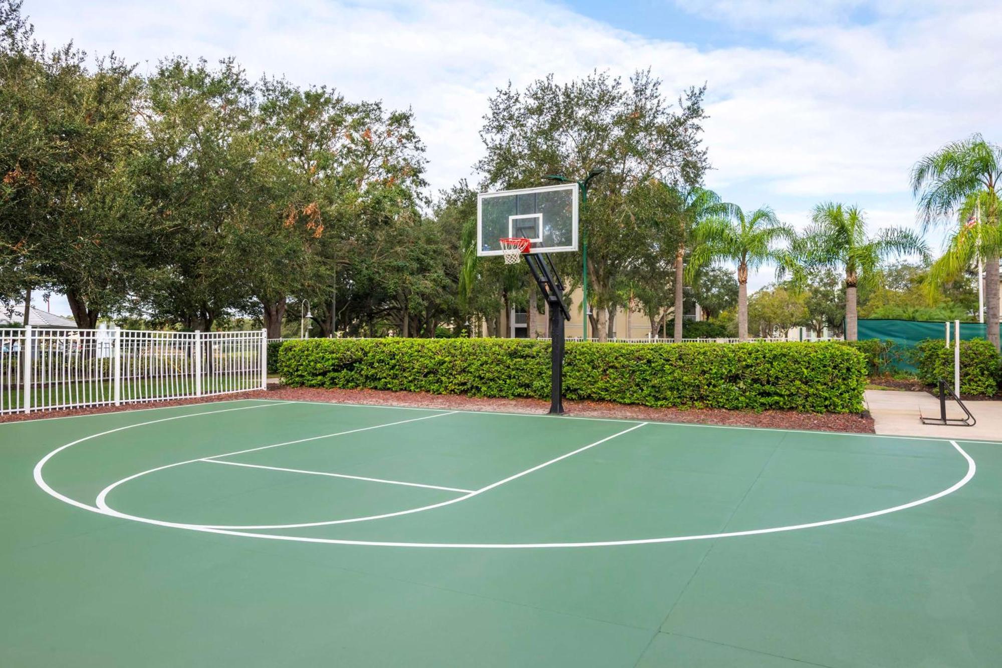 Hilton Vacation Club Cypress Pointe Orlando Hotel Exterior photo